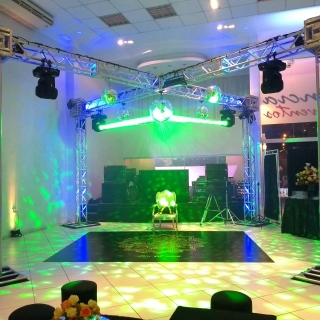 Iluminação para festas privadas Itu Sonorização para eventos corporativos Sorocaba Palco para shows ao vivo Sorocaba Iluminação para festas privadas Itu DJ especializado para casamentos Salto DJ para eventos sociais Porto Feliz