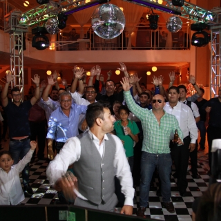 DJ especializado para casamentos Salto DJ especializado para casamentos Salto DJ para eventos sociais Porto Feliz DJ especializado para casamentos Salto Estrutura de palco para eventos Itu Iluminação cênica para casamentos Sorocaba