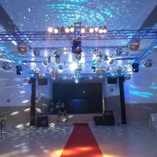 Iluminação cênica para casamentos Sorocaba Sonorização para eventos corporativos Sorocaba Palco para shows ao vivo Sorocaba Iluminação cênica para casamentos Sorocaba DJ especializado para casamentos Salto DJ para eventos sociais Porto Feliz