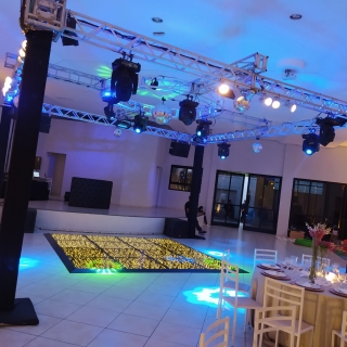 Iluminação de pista de dança Votorantim Estrutura de palco para eventos Itu Iluminação cênica para casamentos Sorocaba Iluminação de pista de dança Votorantim Painel de LED para eventos Salto Sonorização para palestras corporativas Porto Feliz