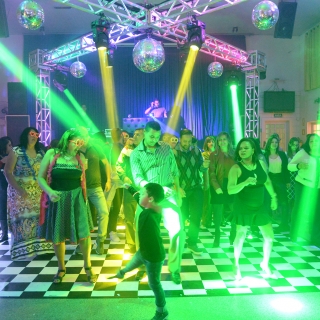 DJ para eventos sociais Porto Feliz Painel de LED para eventos Salto Sonorização para palestras corporativas Porto Feliz DJ para eventos sociais Porto Feliz Sonorização para eventos corporativos Sorocaba Palco para shows ao vivo Sorocaba